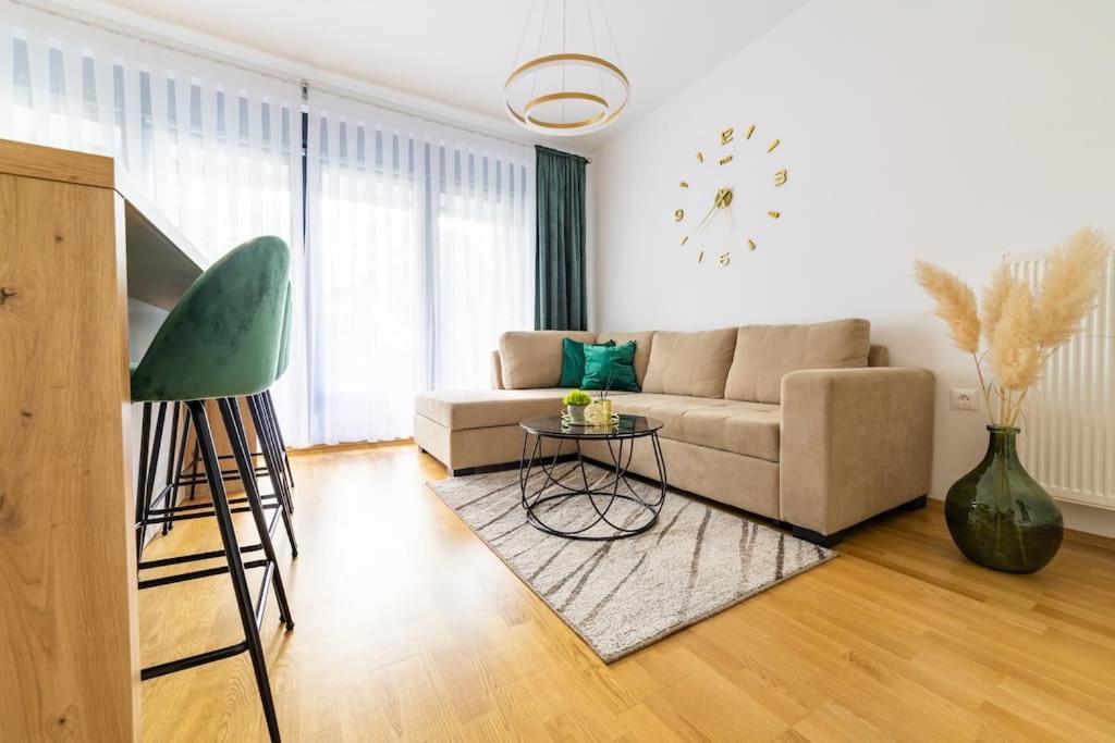 Apartman Lux Self Check-In Virovitica Buitenkant foto