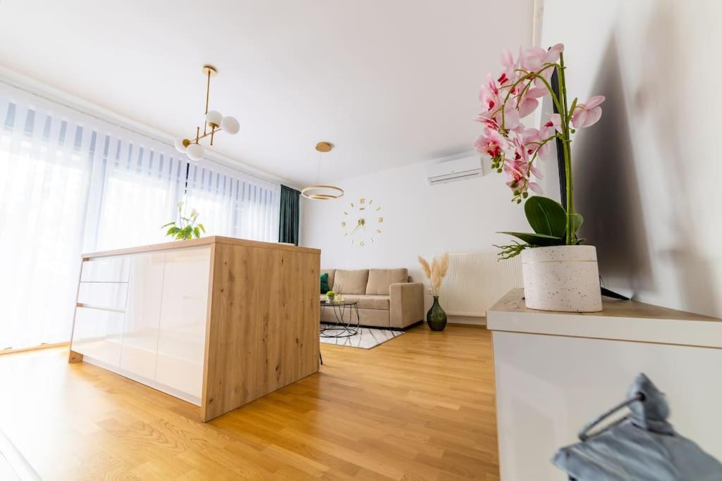 Apartman Lux Self Check-In Virovitica Buitenkant foto