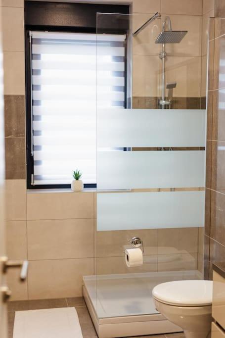 Apartman Lux Self Check-In Virovitica Buitenkant foto