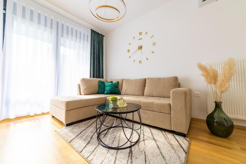 Apartman Lux Self Check-In Virovitica Buitenkant foto