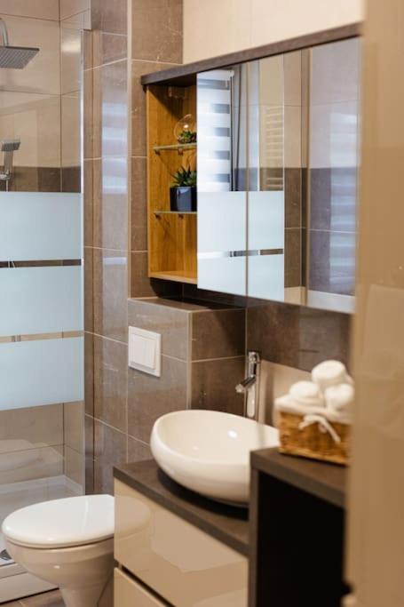 Apartman Lux Self Check-In Virovitica Buitenkant foto