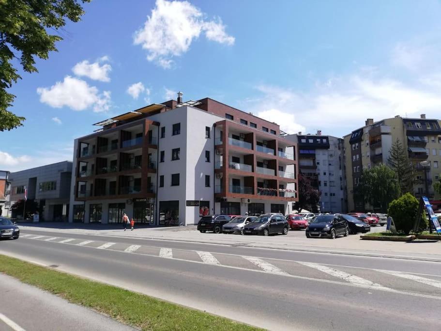 Apartman Lux Self Check-In Virovitica Buitenkant foto