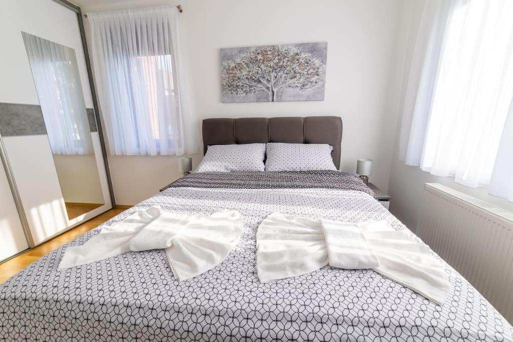 Apartman Lux Self Check-In Virovitica Buitenkant foto