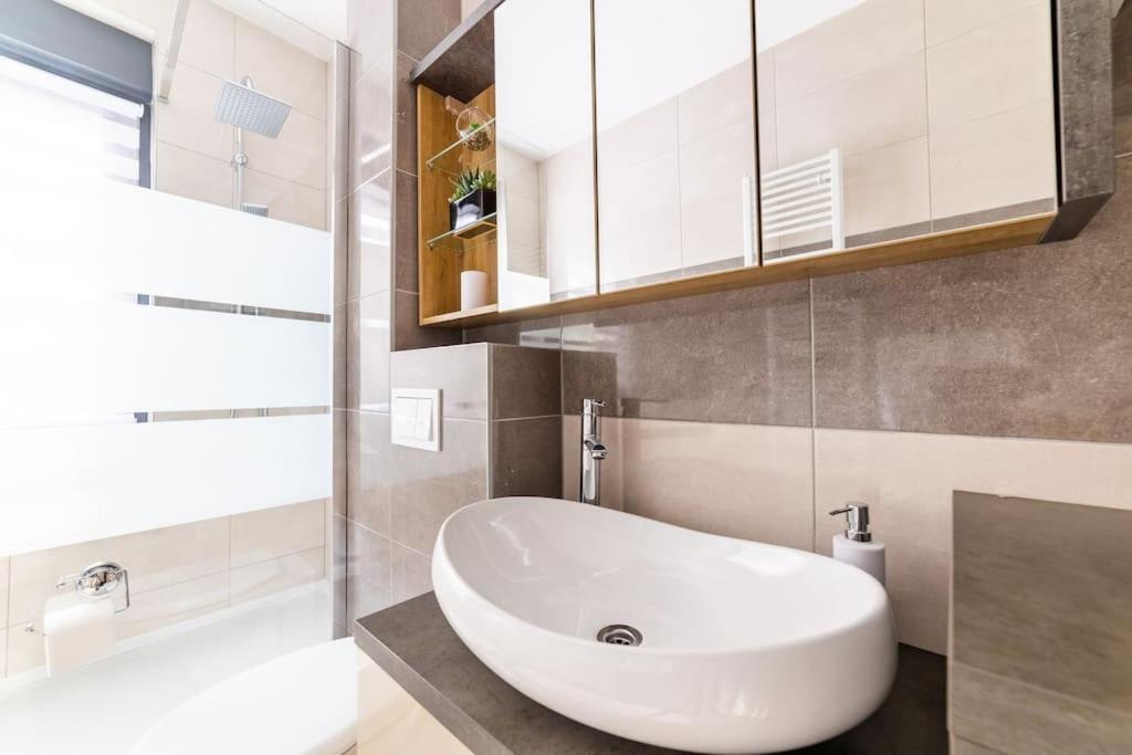 Apartman Lux Self Check-In Virovitica Buitenkant foto