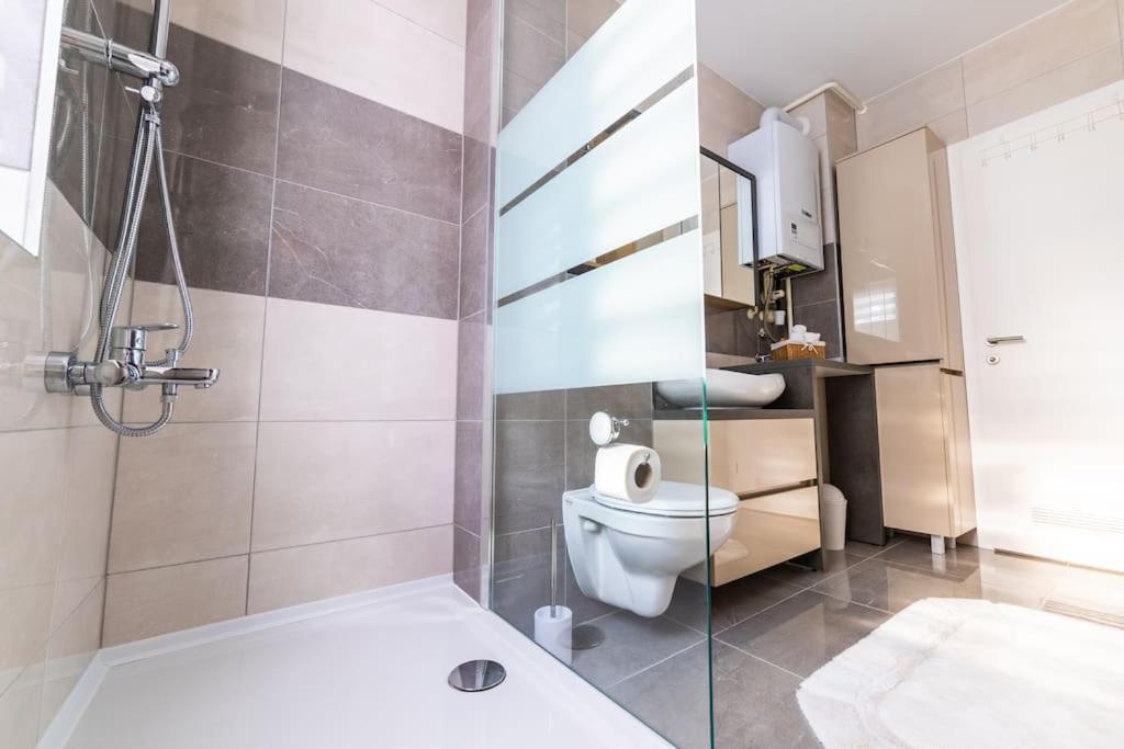 Apartman Lux Self Check-In Virovitica Buitenkant foto