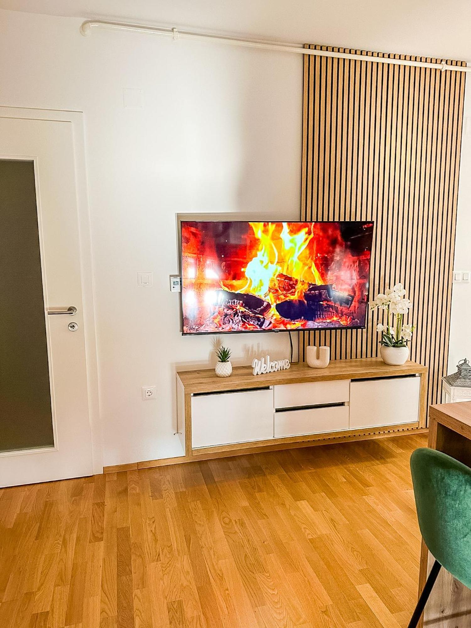 Apartman Lux Self Check-In Virovitica Buitenkant foto