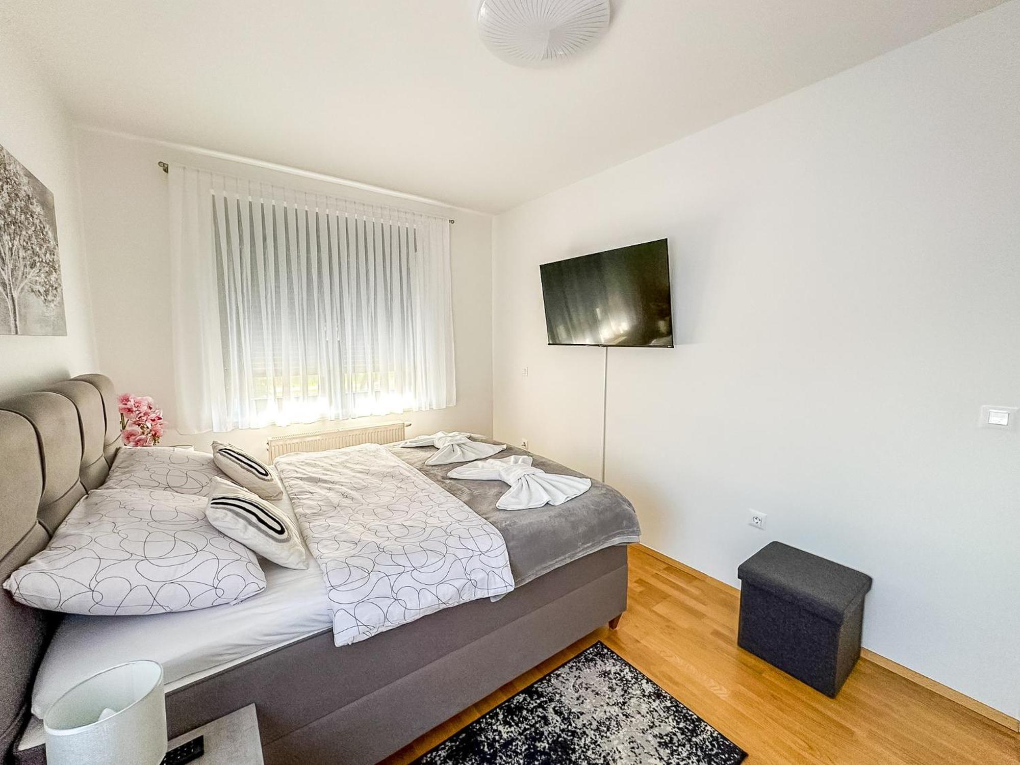 Apartman Lux Self Check-In Virovitica Buitenkant foto